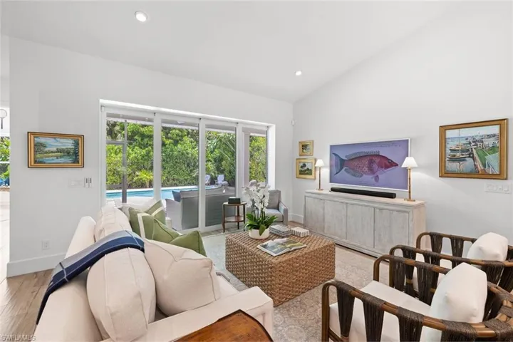 1287  10th N AVE, Naples, FL 34102
