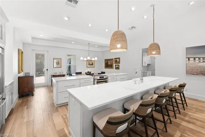 1287  10th N AVE, Naples, FL 34102