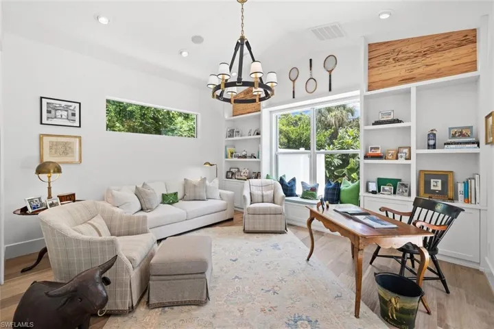 1287  10th N AVE, Naples, FL 34102