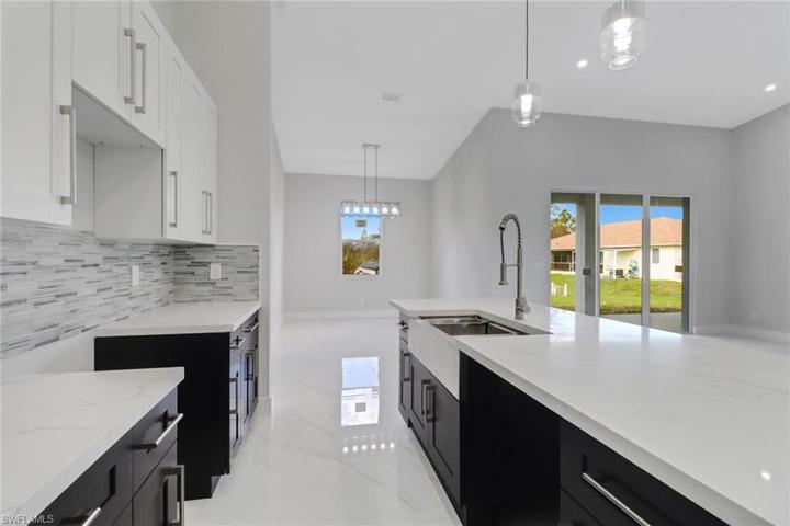 2705 E 9th  ST, LEHIGH ACRES, FL 33936