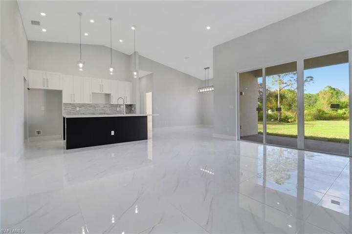 2705 E 9th  ST, LEHIGH ACRES, FL 33936