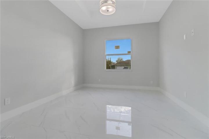 2705 E 9th  ST, LEHIGH ACRES, FL 33936