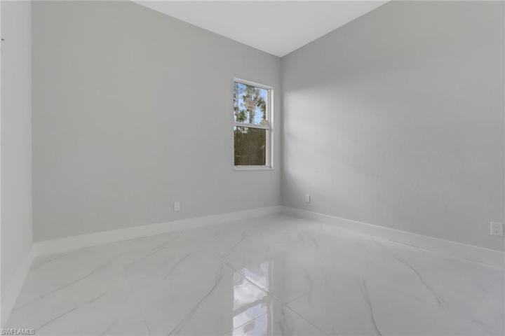 2705 E 9th  ST, LEHIGH ACRES, FL 33936