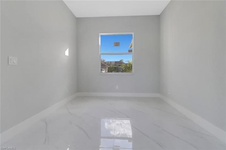 2705 E 9th  ST, LEHIGH ACRES, FL 33936