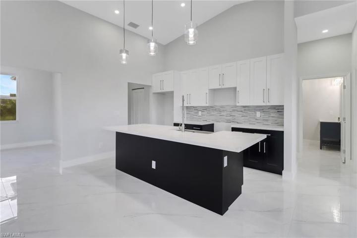 2705 E 9th  ST, LEHIGH ACRES, FL 33936