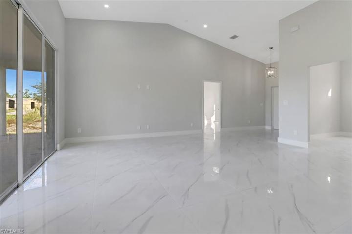 2705 E 9th  ST, LEHIGH ACRES, FL 33936