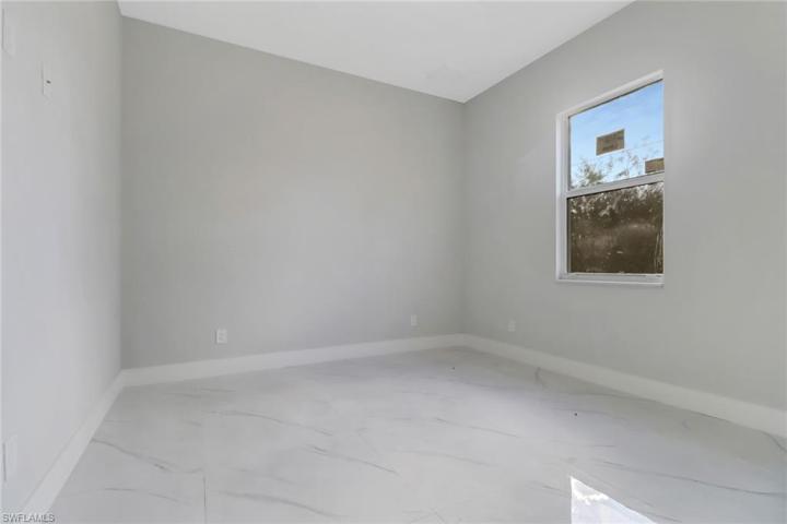 2705 E 9th  ST, LEHIGH ACRES, FL 33936