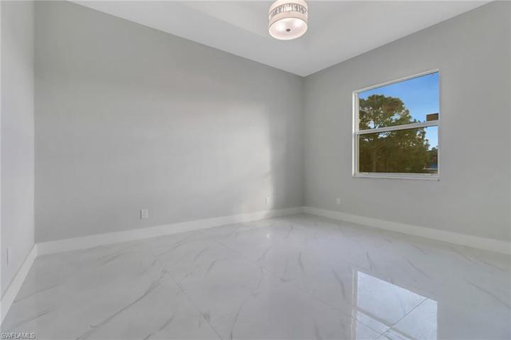 2705 E 9th  ST, LEHIGH ACRES, FL 33936