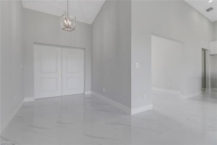 2705 E 9th  ST, LEHIGH ACRES, FL 33936