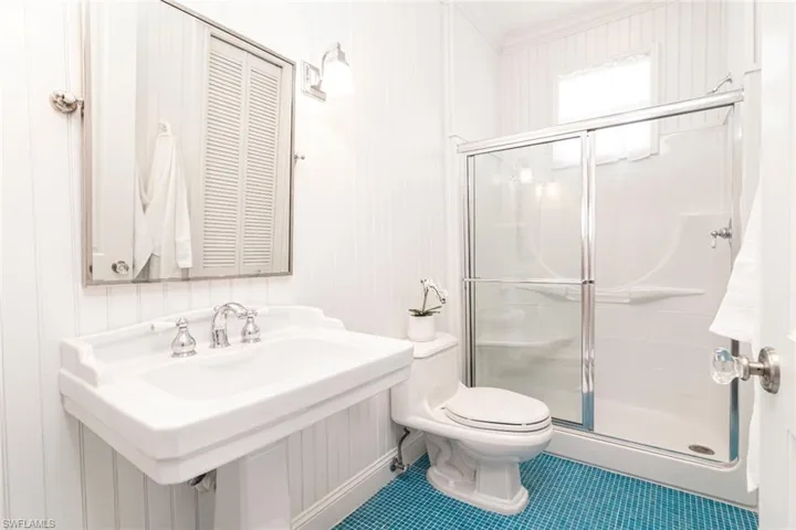 Upstairs main house guest bath