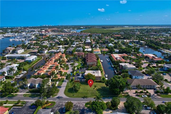 1493  Blue Point  AVE, NAPLES, FL 34102