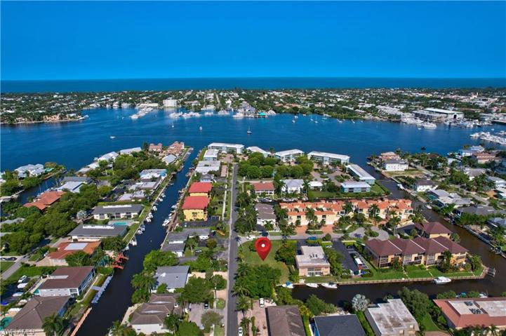 1493  Blue Point  AVE, NAPLES, FL 34102