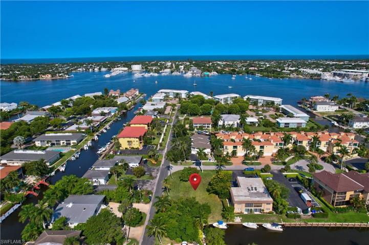 1493  Blue Point  AVE, NAPLES, FL 34102