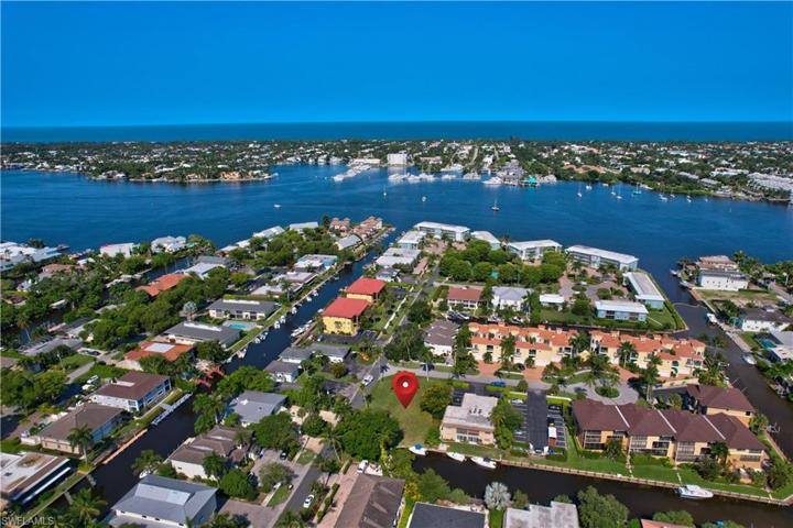1493  Blue Point  AVE, NAPLES, FL 34102