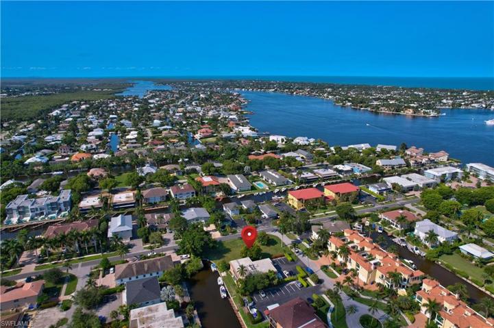 1493  Blue Point  AVE, NAPLES, FL 34102