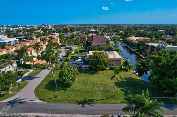1493  Blue Point  AVE, NAPLES, FL 34102