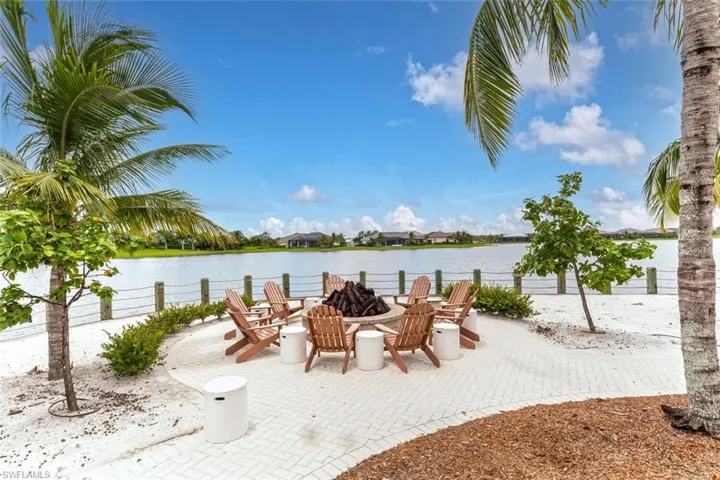 14827  Edgewater  CIR, Naples, FL 34114