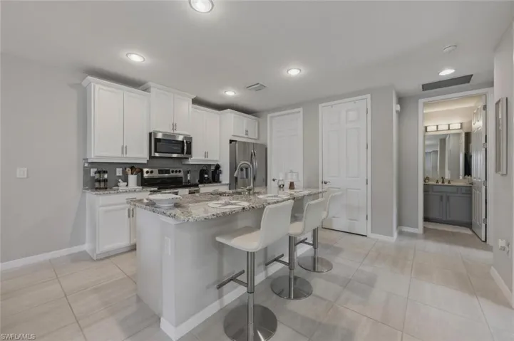 14827  Edgewater  CIR, Naples, FL 34114