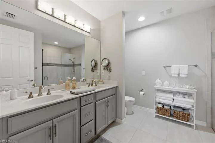 14827  Edgewater  CIR, Naples, FL 34114