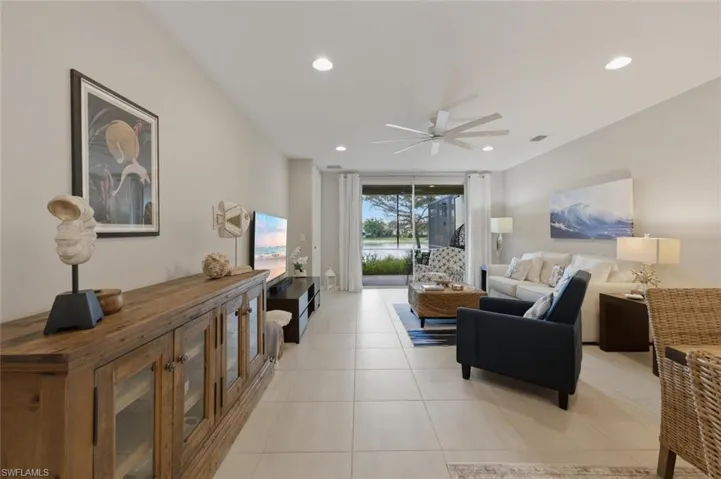 14827  Edgewater  CIR, Naples, FL 34114
