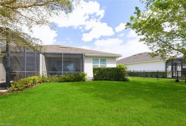 14827  Edgewater  CIR, Naples, FL 34114
