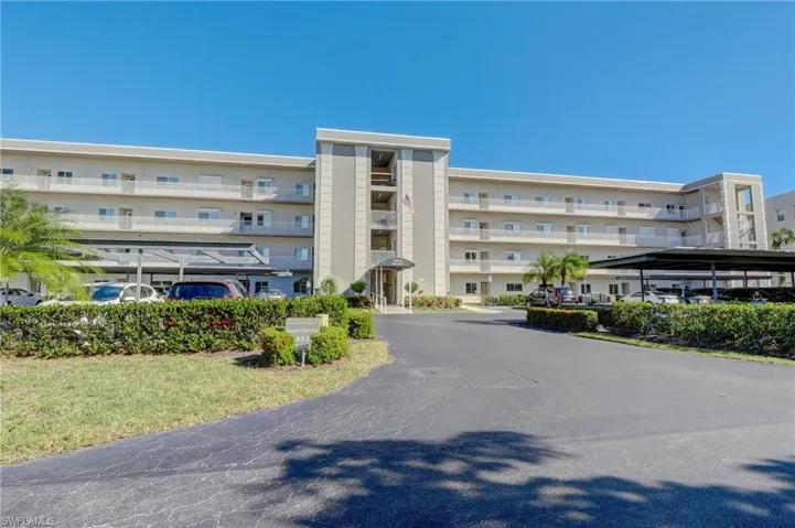 View of apartment building / complex