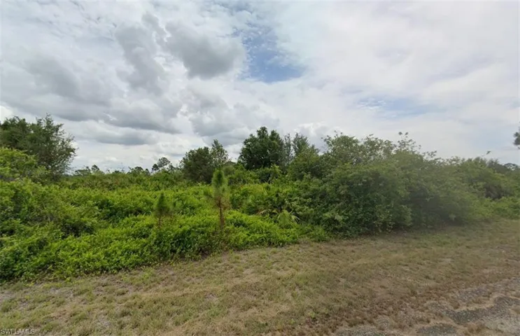 655  Stark S AVE, LEHIGH ACRES, FL 33974