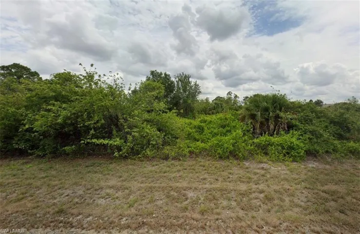 655  Stark S AVE, LEHIGH ACRES, FL 33974