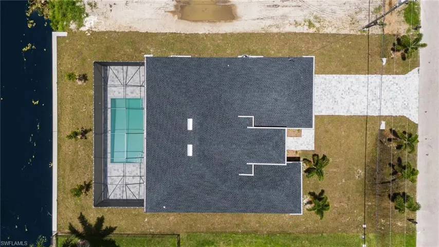 Birds eye view of property