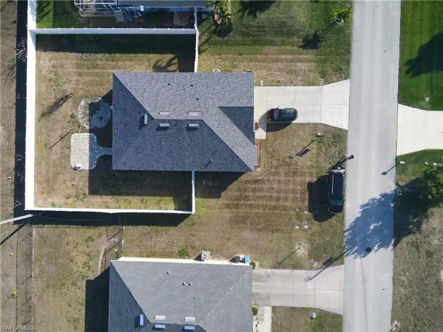 Aerial view of property and surrounding area