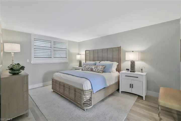 9375  Gulf Shore  DR, Naples, FL 34108