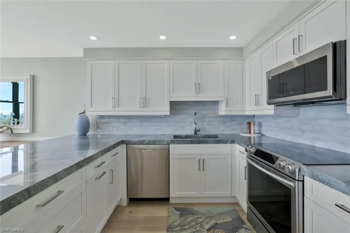9375  Gulf Shore  DR, Naples, FL 34108