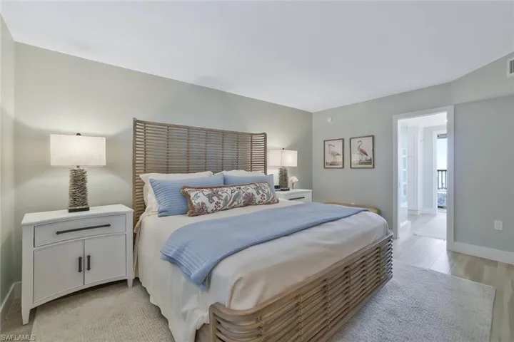 9375  Gulf Shore  DR, Naples, FL 34108