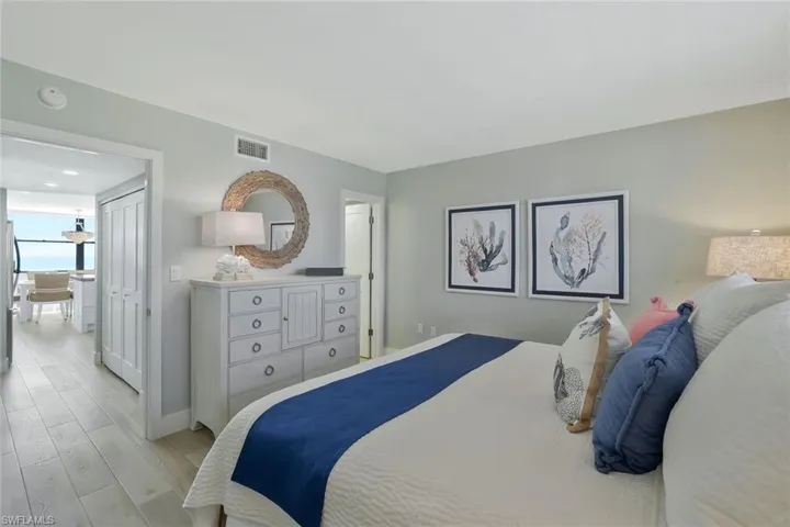 9375  Gulf Shore  DR, Naples, FL 34108