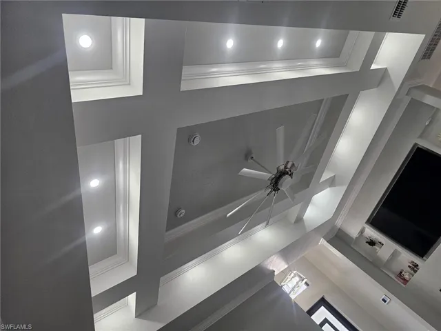 Interior details with ceiling fan
