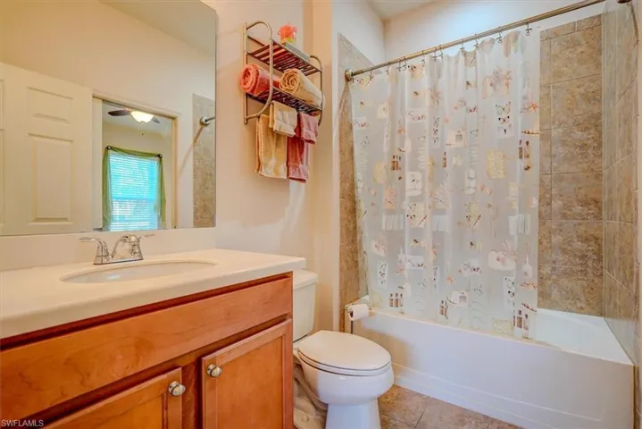 Guest bath with tub and shower