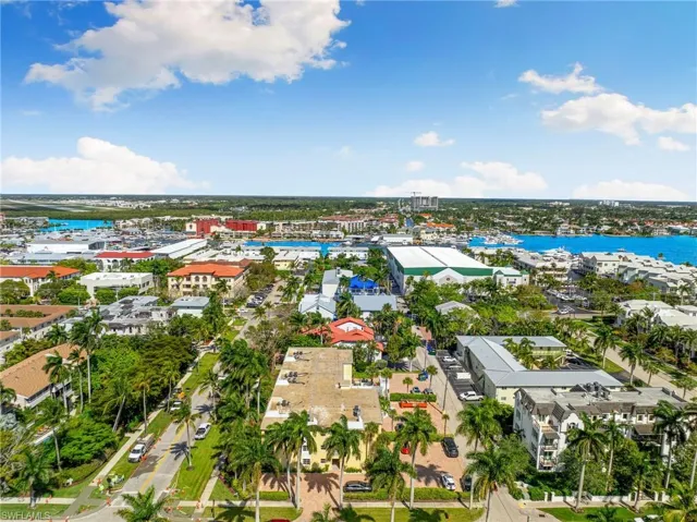 Live in the Heart of it All.....Downtown Old Naples......the most charming city in Florida