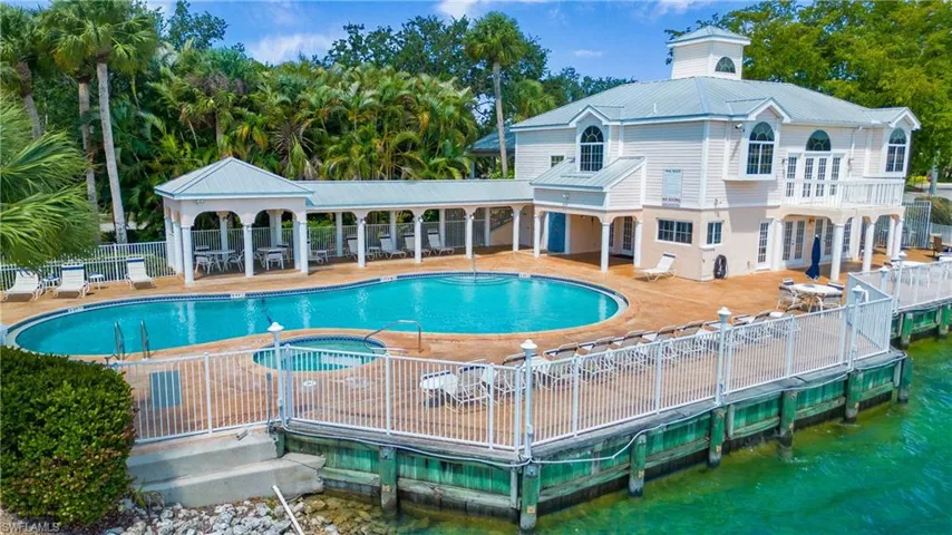 2841  Citrus Lake  DR, Naples, FL 34109
