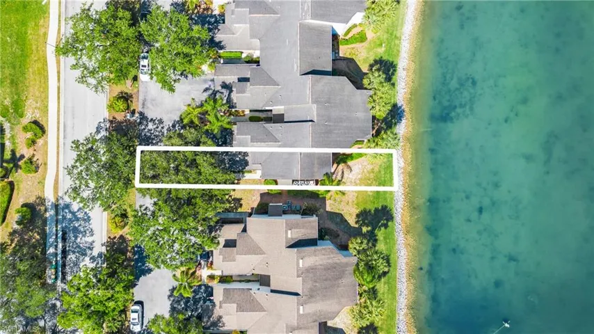 2841  Citrus Lake  DR, Naples, FL 34109