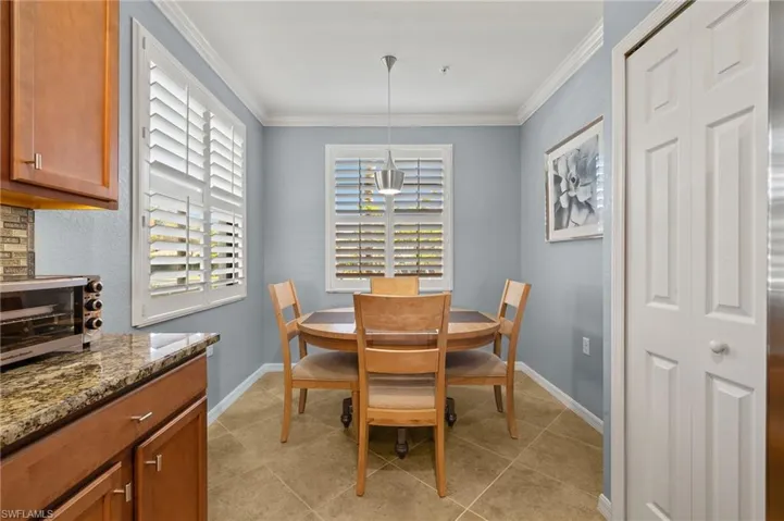 Breakfast Nook/Eat-in Kitchen