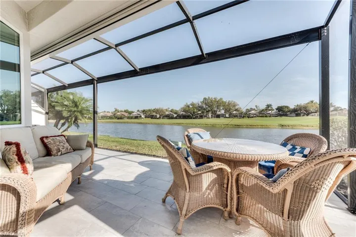 Tiled lanai & panoramic screen