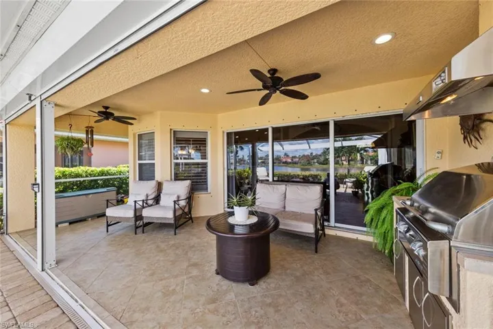 Covered lanai w/roll down storm shutters
