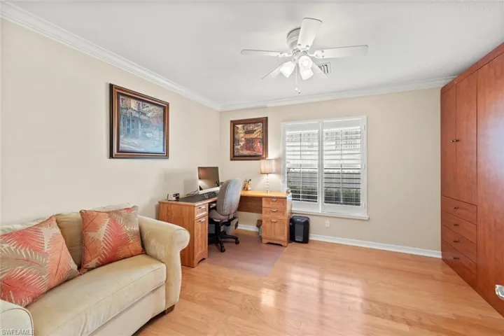 Den/office w/built-in Murphy bed