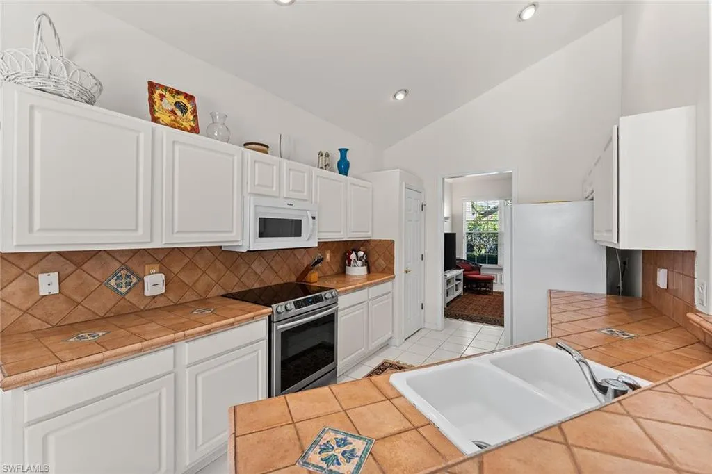 8824 Ventura WAY, Naples, FL 34109,225044823