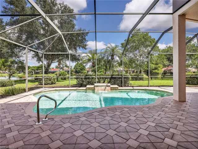 Pool screened lanai