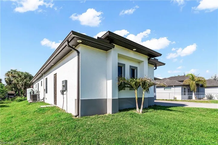 2557  29th NE AVE, Naples, FL 34120