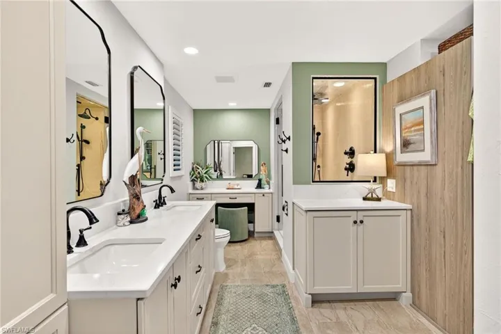 Main En-Suite, complete with Steam Shower