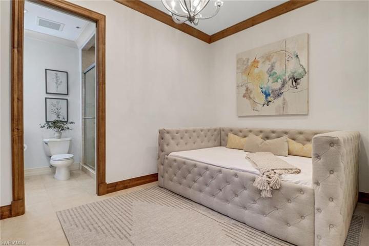 Den or third bedroom with full en-suite bath
