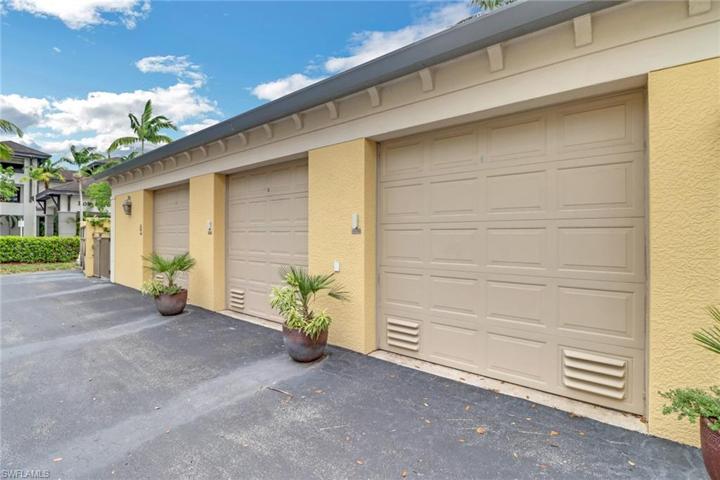 Detached one car garage