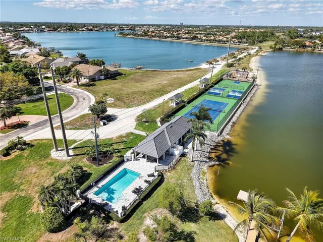 5381 Harborage Dr, Fort Myers, Florida 33908